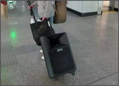 「人民的」五菱联手华为造了一台「平价」问界M9(图1)